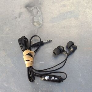 Plum Black Wired Earbuds